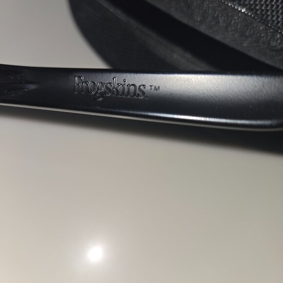 Oakley mens sun glasses - Picture 3 of 3